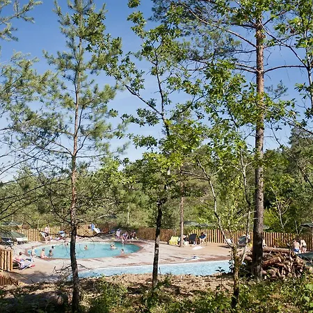 Prázdninový areál Huttopia Lanmary Antonne-et-Trigonant